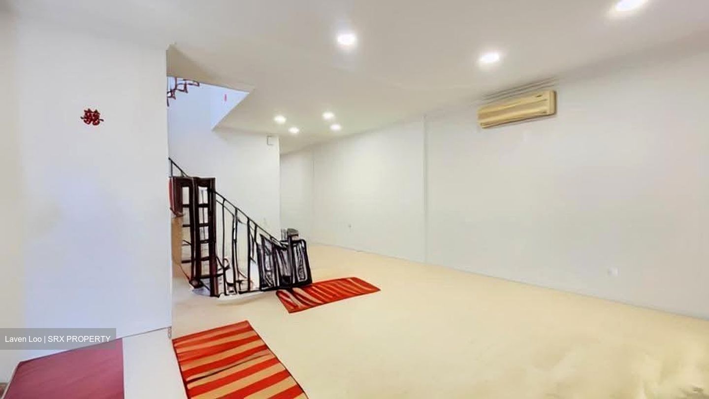 Sims Avenue East (D14), Semi-Detached #619390531
